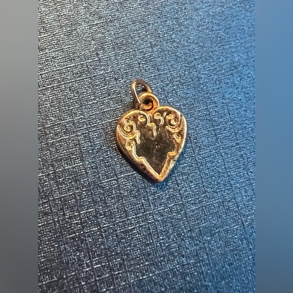 Elegant Gold Heart Charm